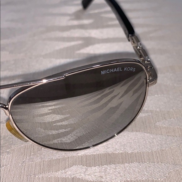 Michael Kors aviator Fiji sunglasses - Picture 3 of 4